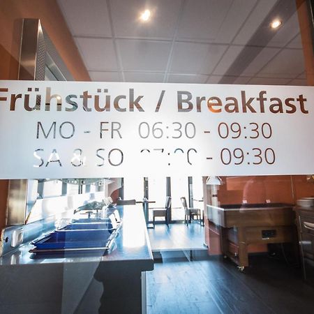 Hotel Turmfalke 24H Check In Linz Esterno foto