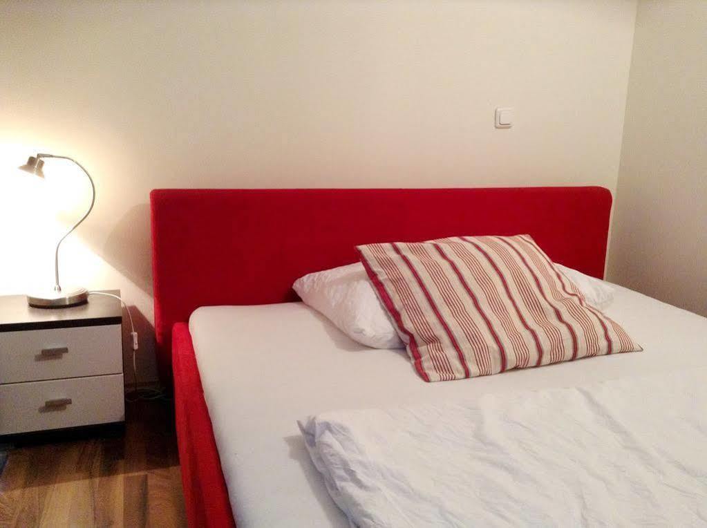 Hotel Turmfalke 24H Check In Linz Esterno foto