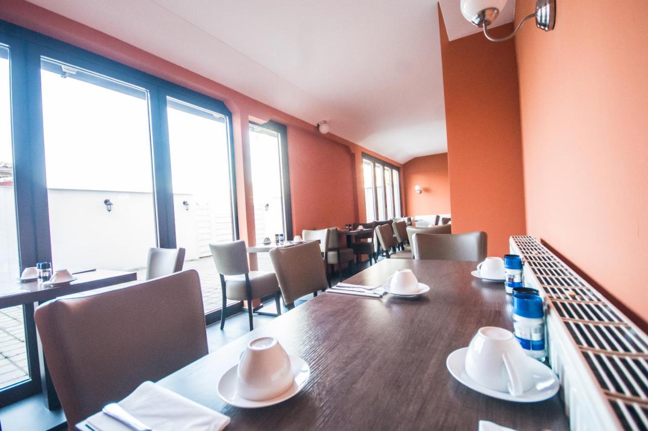 Hotel Turmfalke 24H Check In Linz Esterno foto