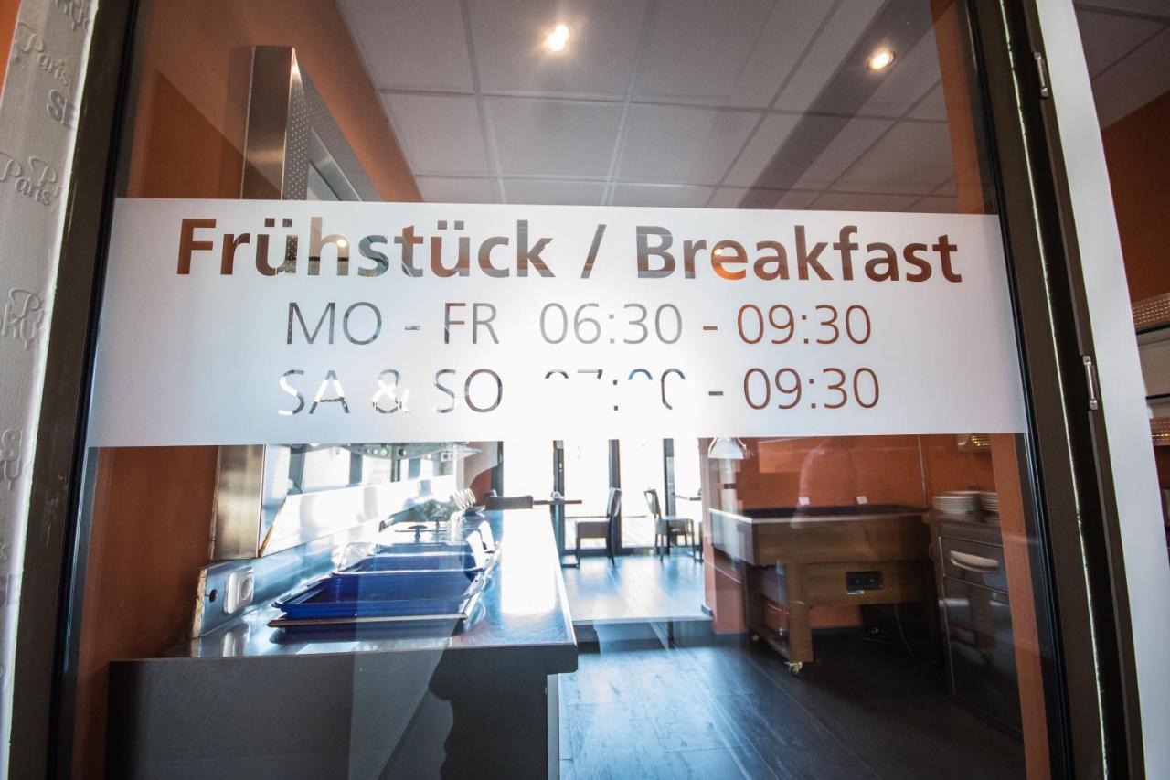 Hotel Turmfalke 24H Check In Linz Esterno foto