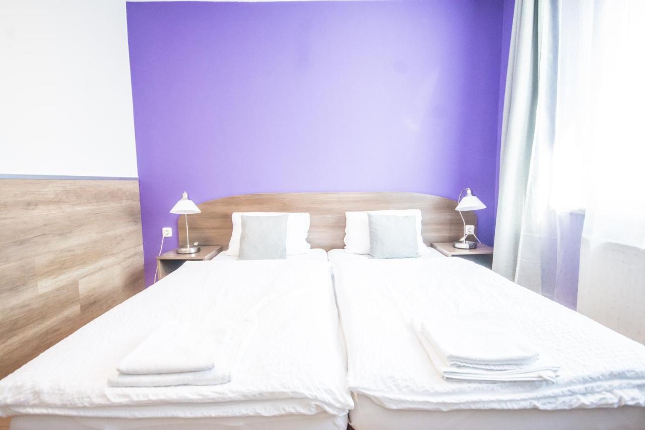 Hotel Turmfalke 24H Check In Linz Esterno foto