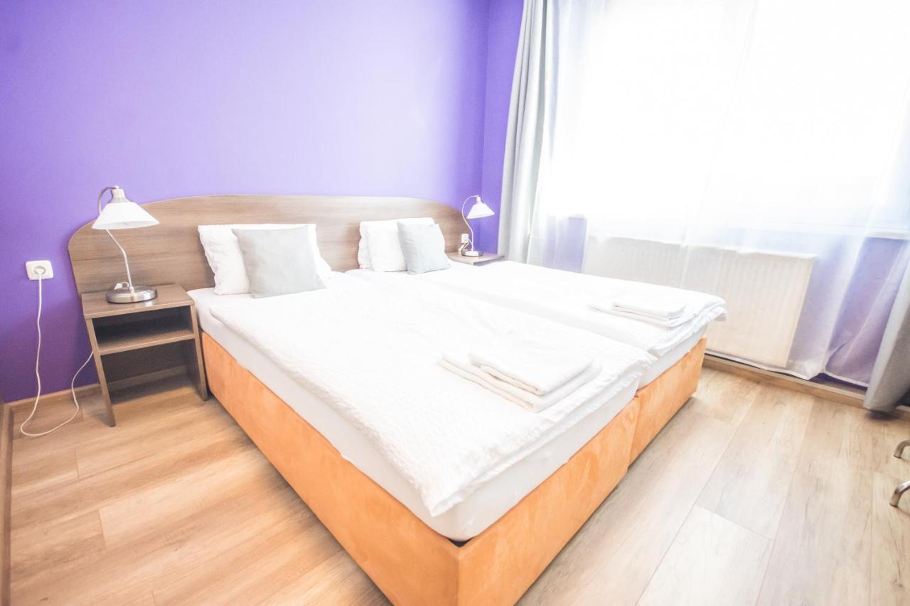 Hotel Turmfalke 24H Check In Linz Esterno foto